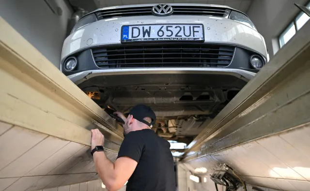 Wchodzi nowe badanie auta. UE: W 2026 diagnosta sprawdzi jedną rzecz i nie podbije dowodu