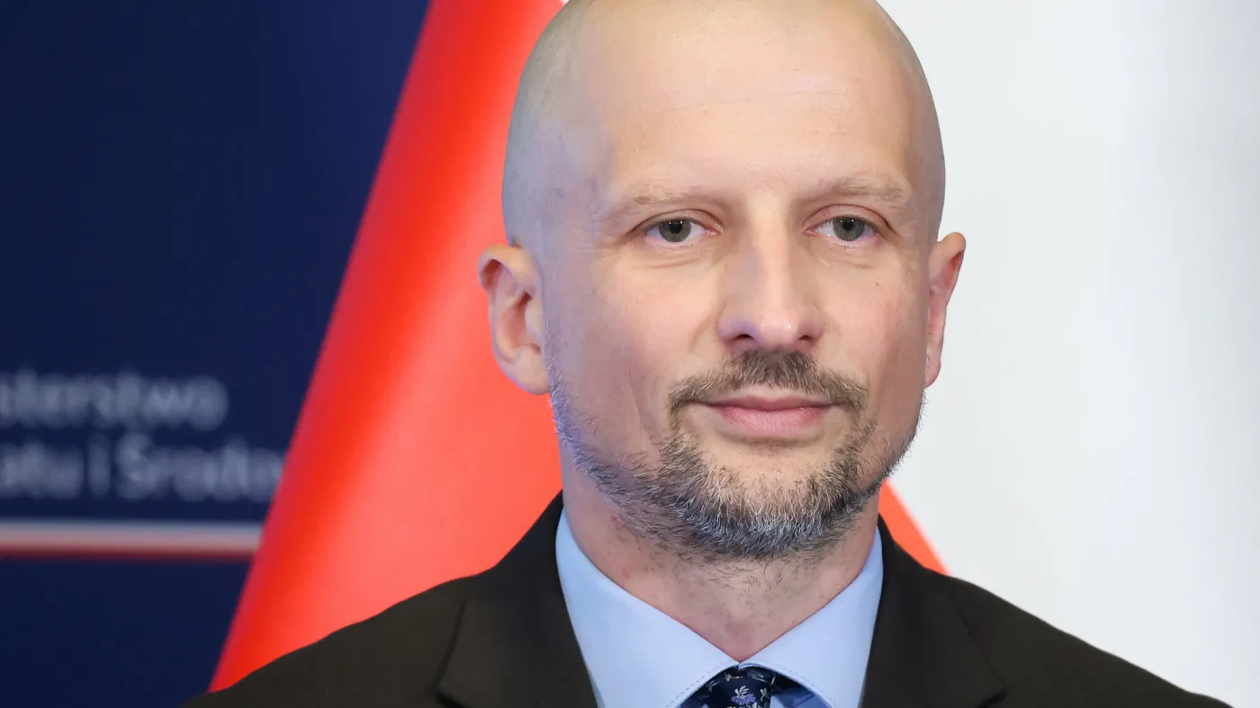 Roszady w rządzie, dymisja wiceministra. "Ministrem się bywa, człowiekiem się jest"
