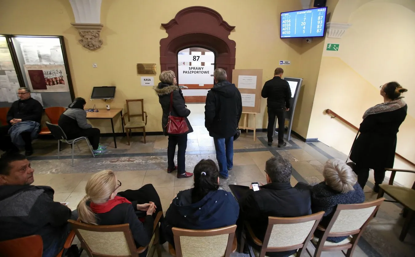 Polacy szturmują urzędy paszportowe. Chcą zdążyć przed brexitem
