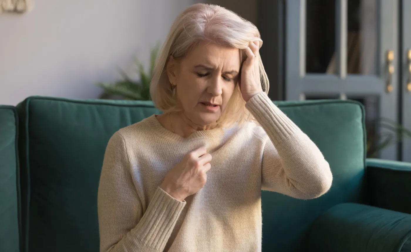 Kobietę boli głowa
