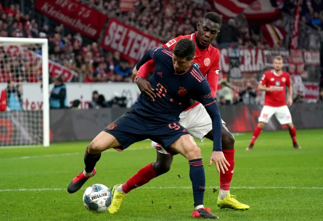 Liga niemiecka: Lewandowski trafił raz, Haaland dwa razy pokonał Gikiewicza [WIDEO]