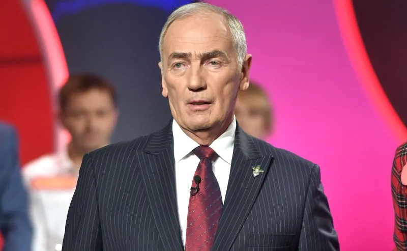 Strasburger w ogniu krytyki za wypowiedź o "kontrolnych klapsach". Aktor wydał oświadczenie