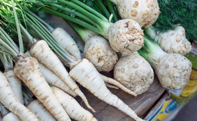 Zapominamy o nich, a są bardzo wartościowe: białe warzywa