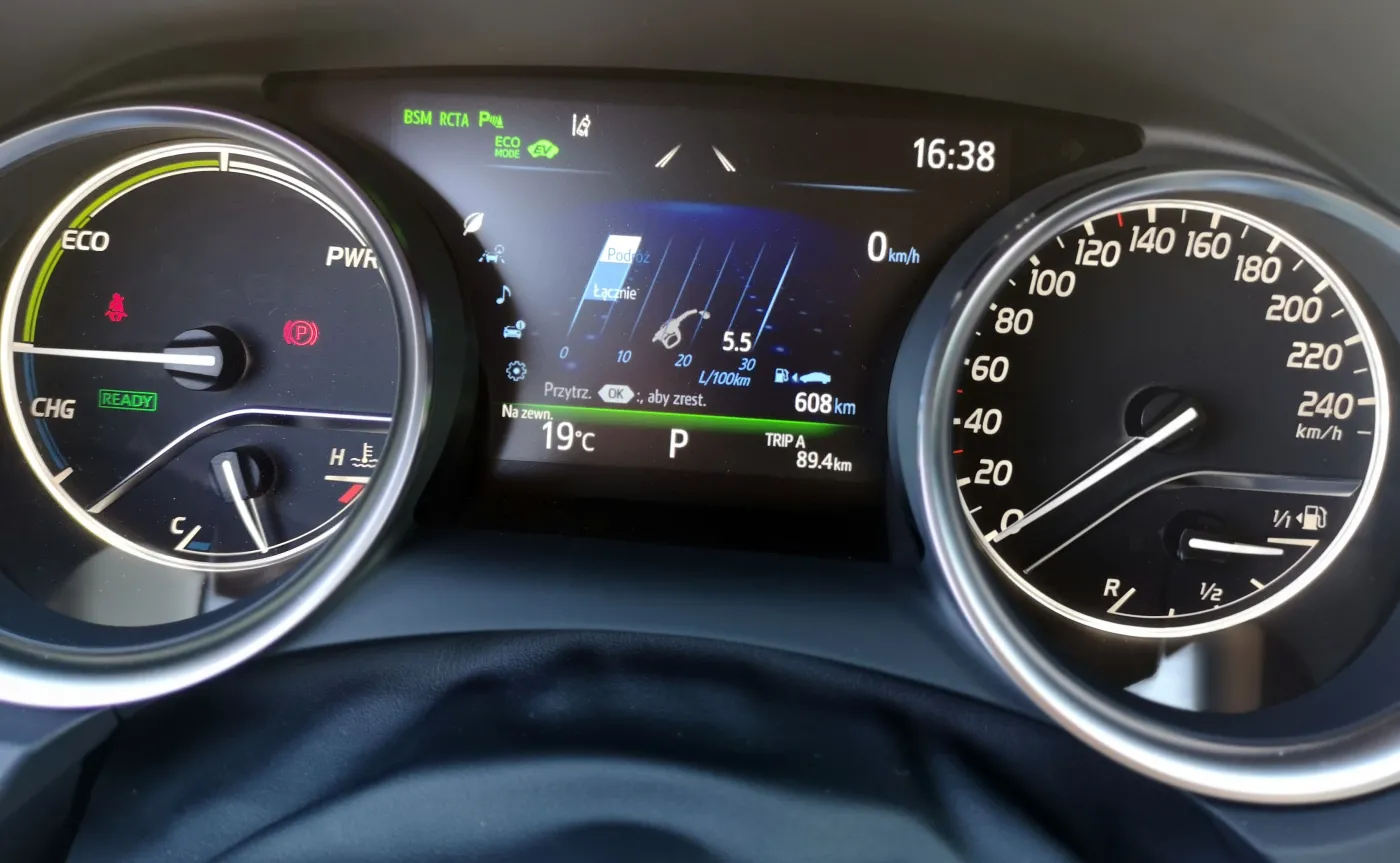 Toyota sprzedała 15 mln hybryd. Kierowcy w serwisie: Nowy napęd to 80 proc. jazdy na prąd