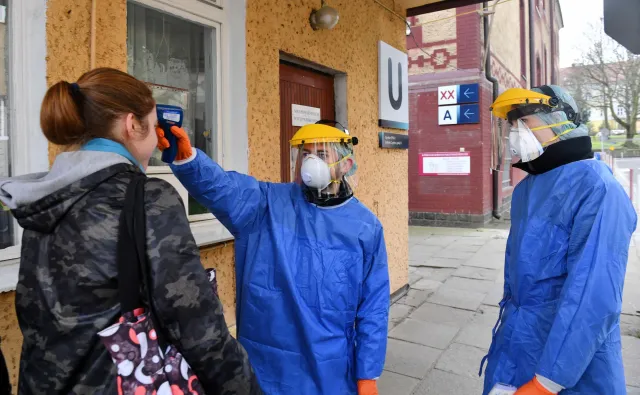 Co Polacy myślą o koronawirusie? Ilu ma świadomość zagrożenia? SONDAŻ