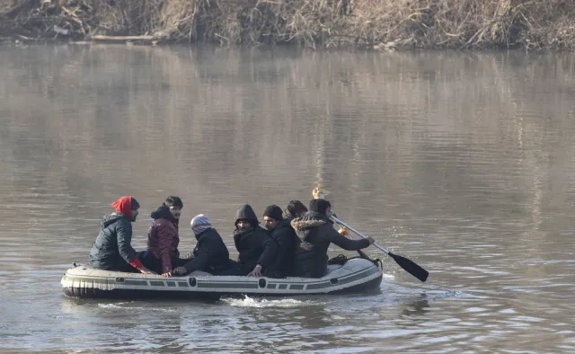 Kryzys na granicy grecko-tureckiej. Służby strzelają do uchodźców [WIDEO]