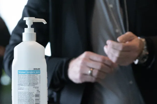 Koronawirus w Niemczech: Ponad 100 nowych zakażeń w ciągu doby