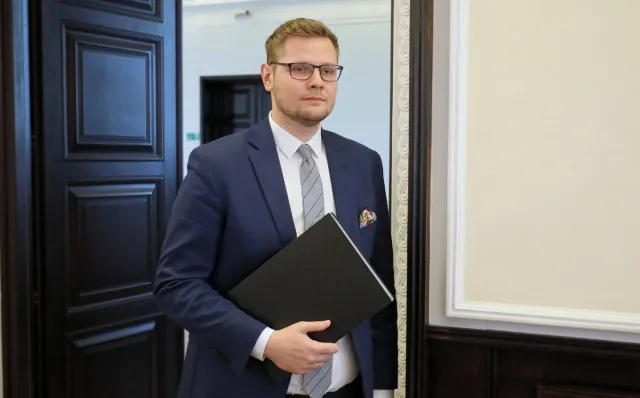 Minister środowiska Michał Woś zakażony koronawirusem