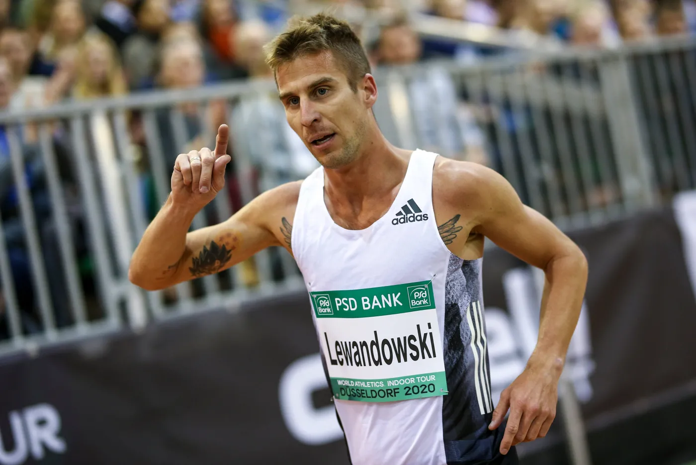 Policja codziennie sprawdza, czy Lewandowski przestrzega kwarantanny