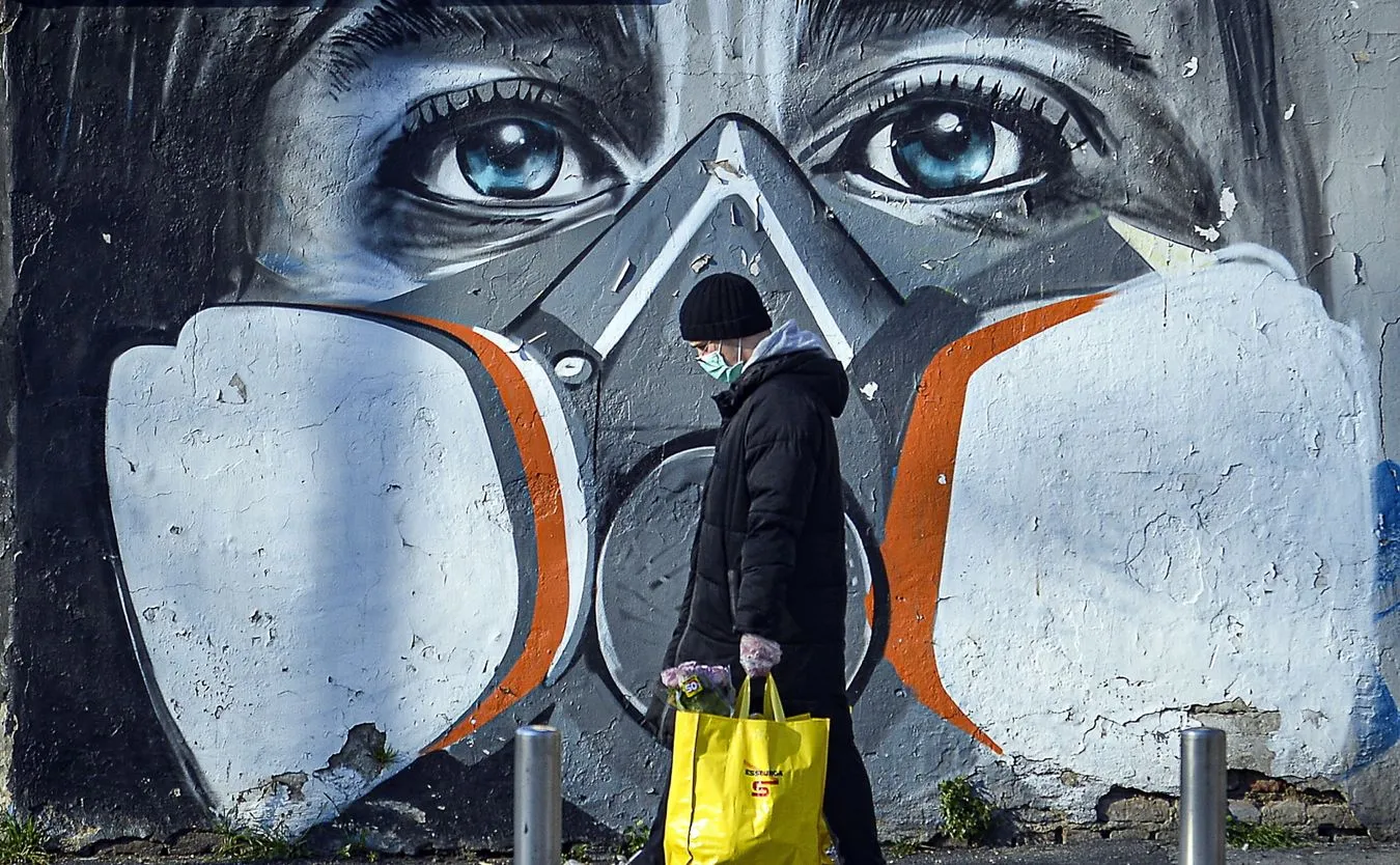 Chiński ekspert ds. koronawirusa: Trzeba badać też osoby bez objawów