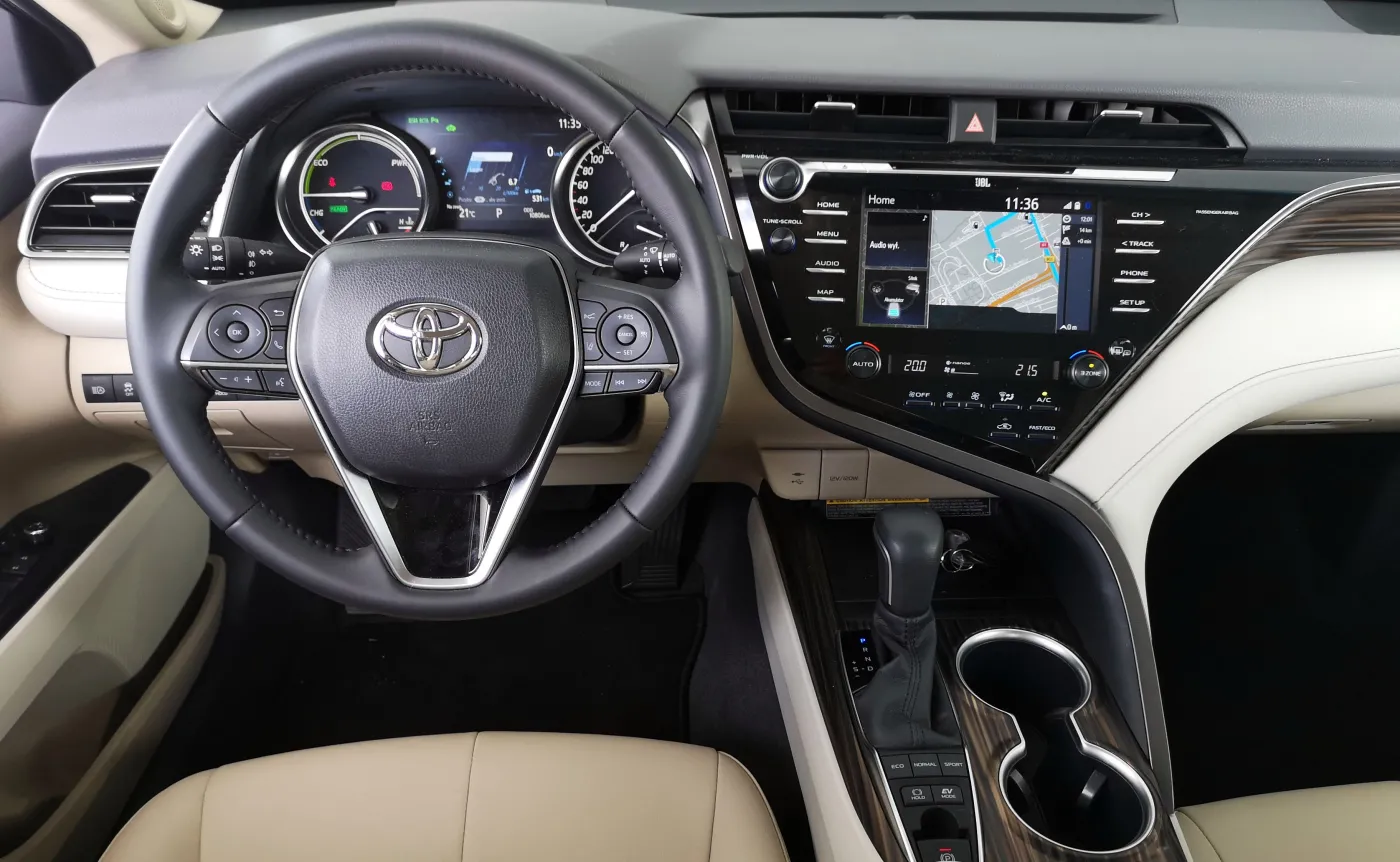 12780613-toyota-camry-hybrid.jpg