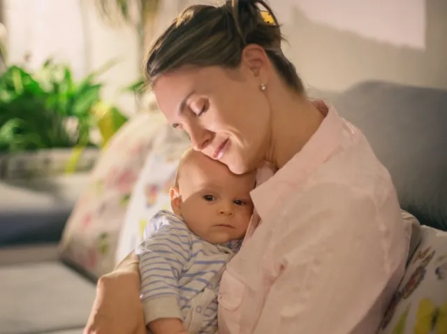 Młodość kontra doświadczenie: kto najczęściej pracuje jako niania i czy jej wiek wpływa na jakość opieki?