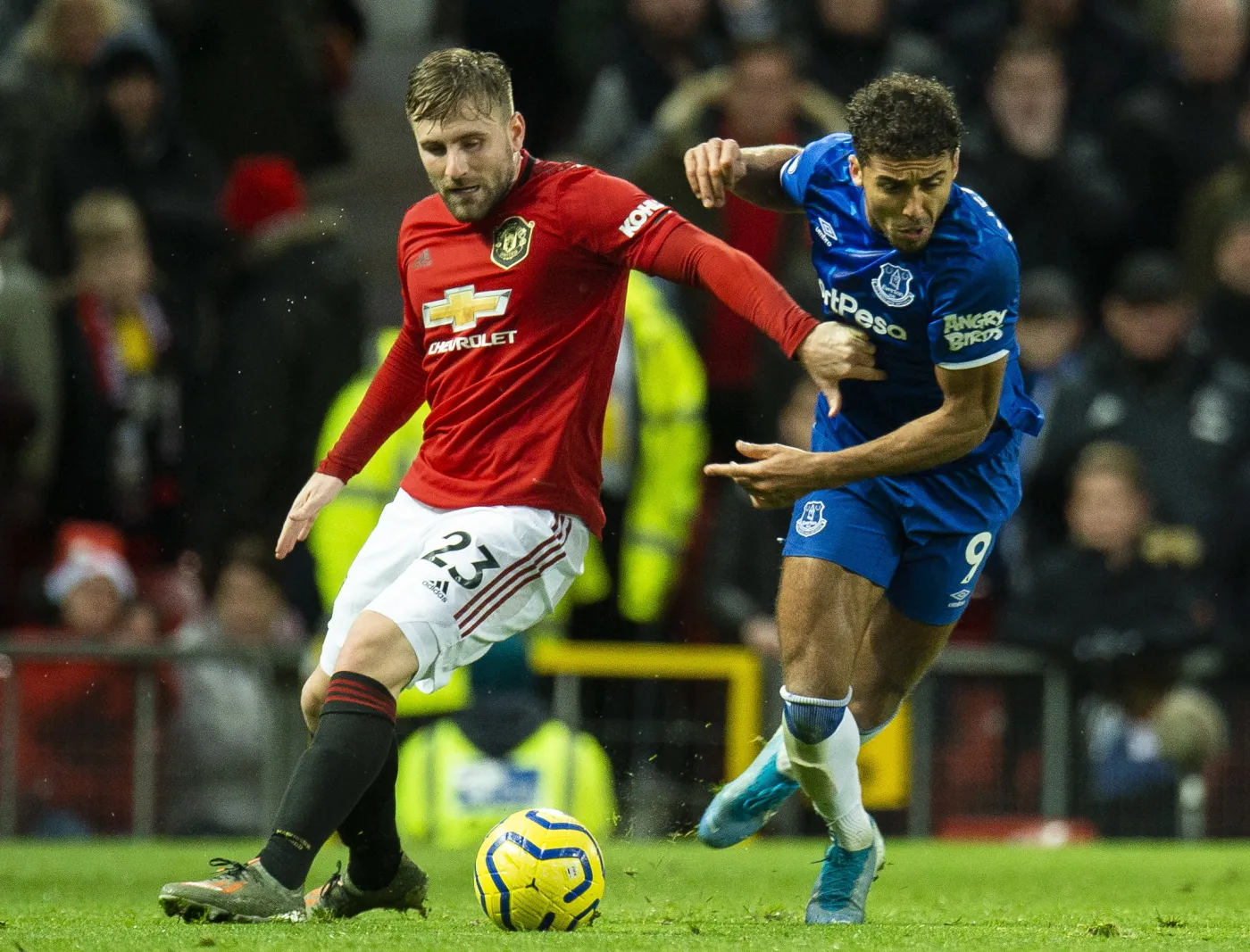 Luke Shaw (z lewej)