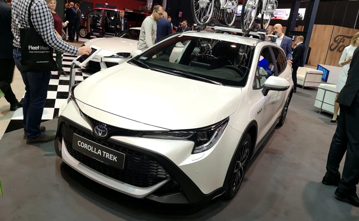 12761281-toyota-corolla-chr.jpg