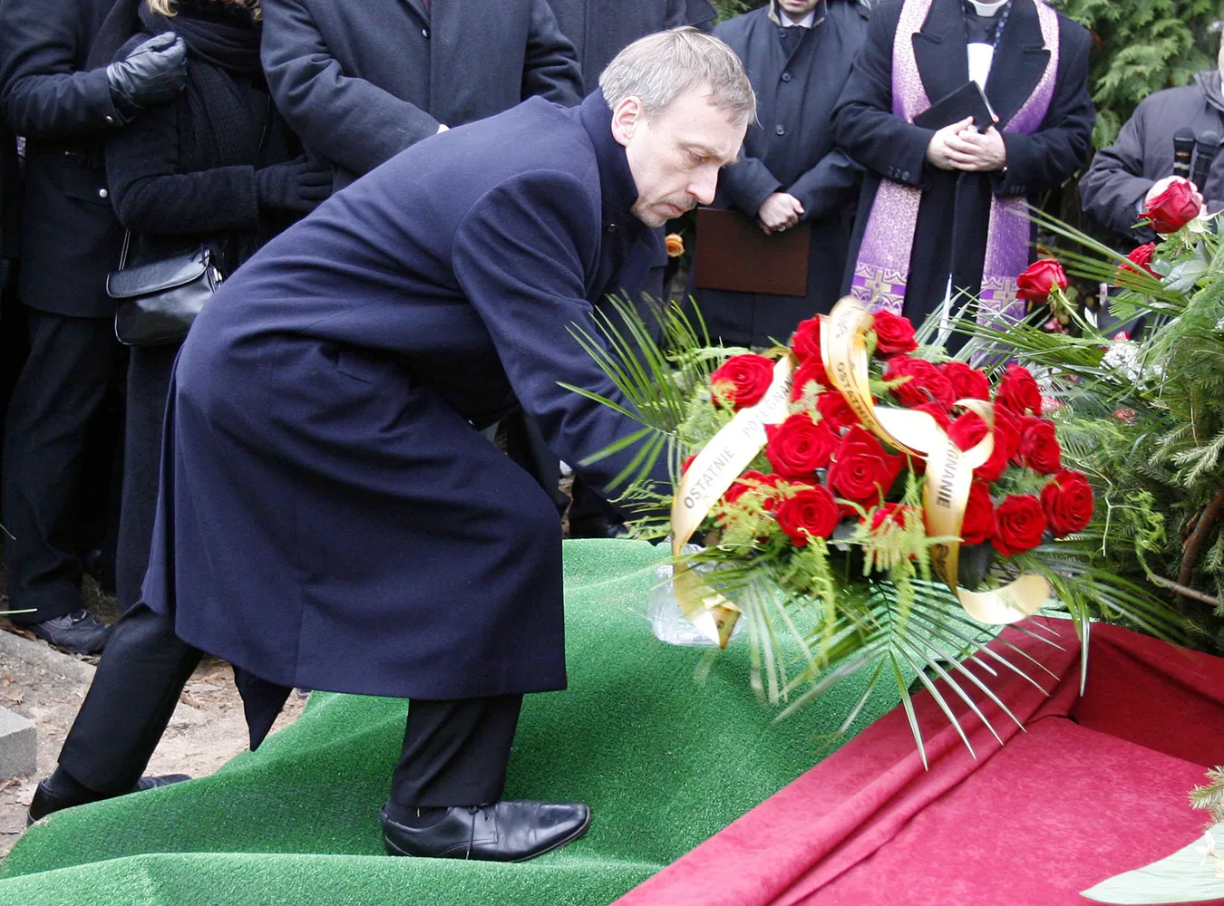 Resort Bogdana Zdrojewskiego zamówił wieńce pogrzebowe dla żyjących artystów