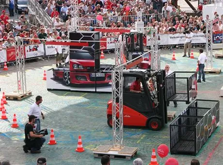 Szał prędkości w... wózkach widłowych