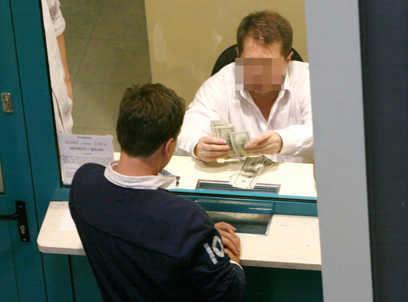 Kraśko kupił przed wylotem gruby plik dolarów