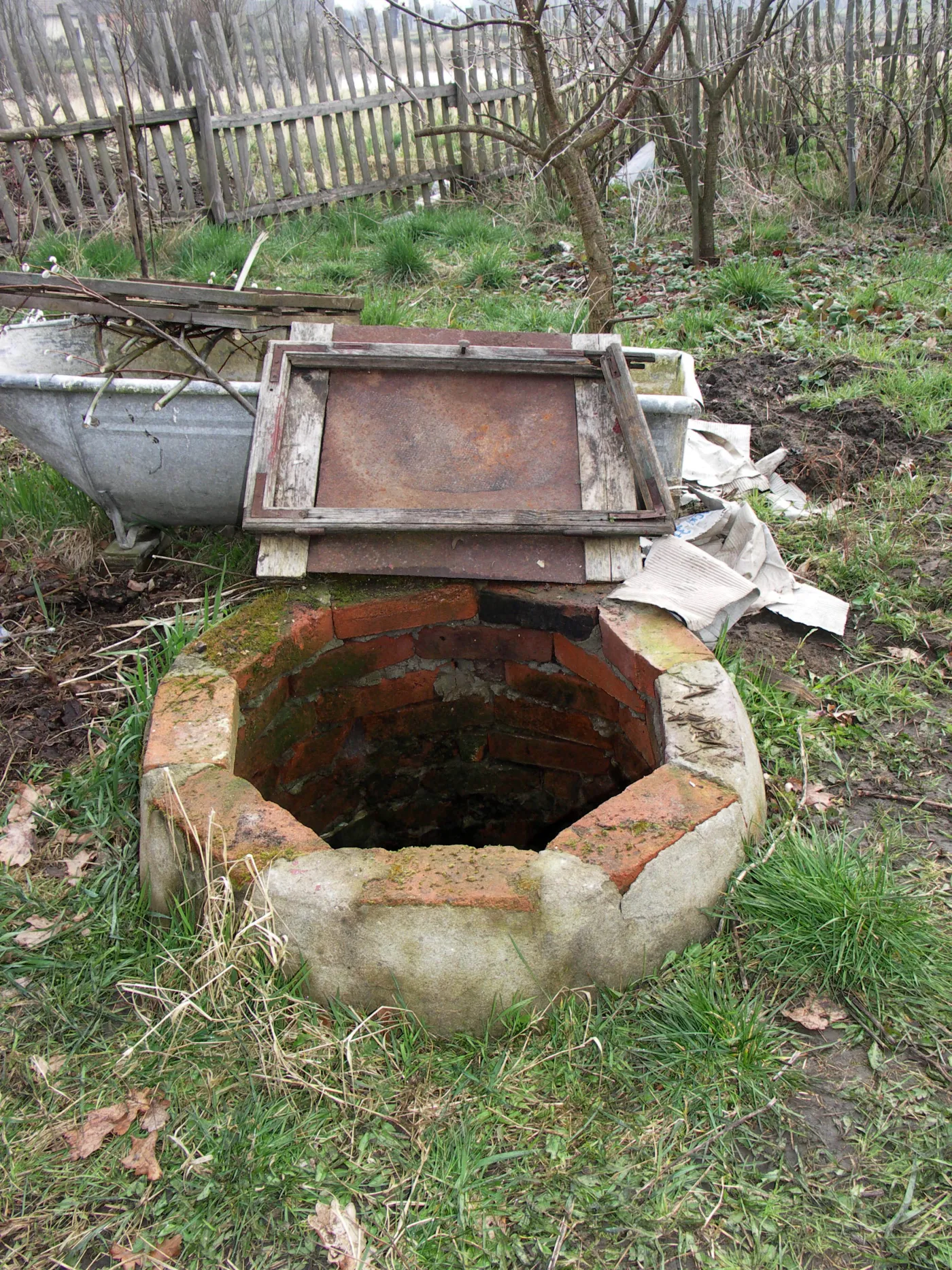 W tej studni zginęła 3-letnia dziewczynka