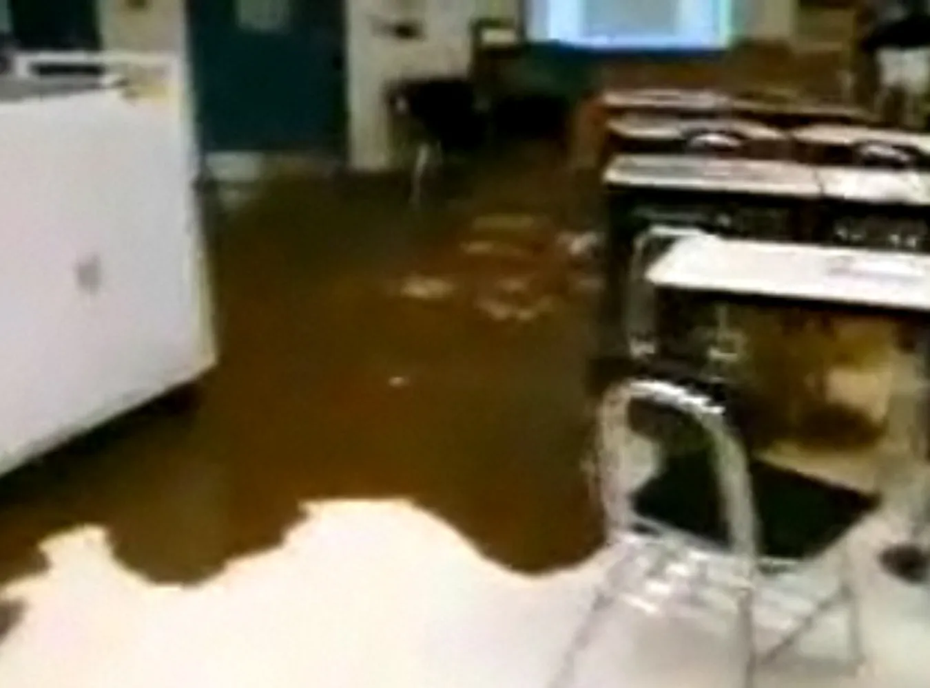 Co zrobić, gdy w szkole eksploduje kanalizacja