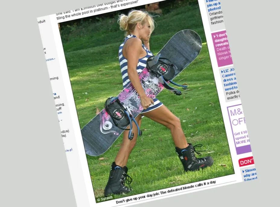 Pamela Anderson w mini na snowboardzie