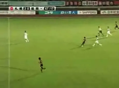 Ten piłkarz pokonał bramkarza z połowy boiska