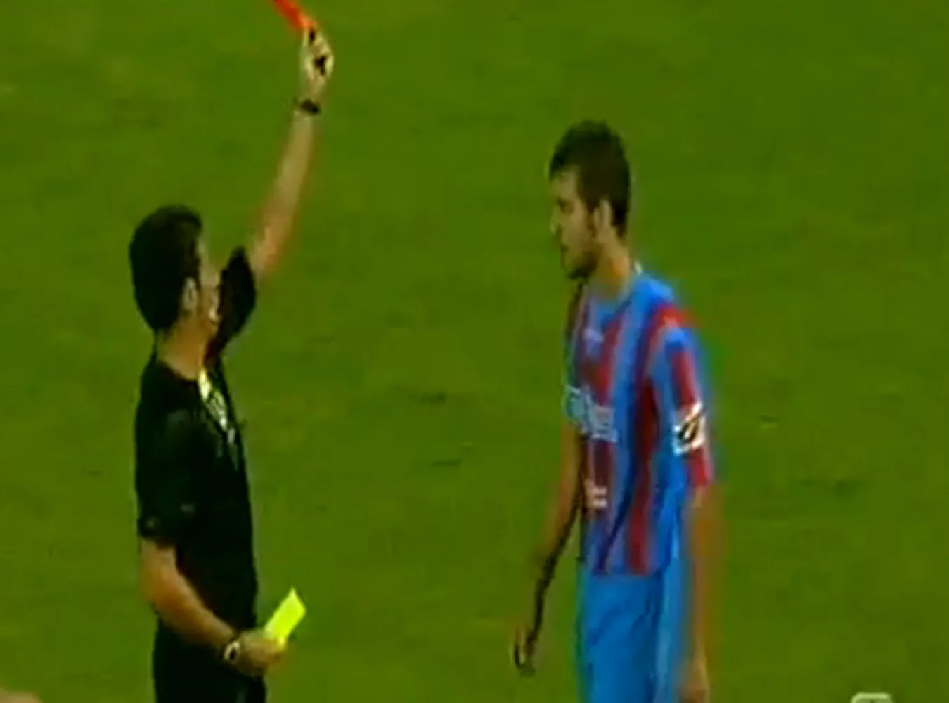 Zobacz czerwony debiut Polaka w Serie A