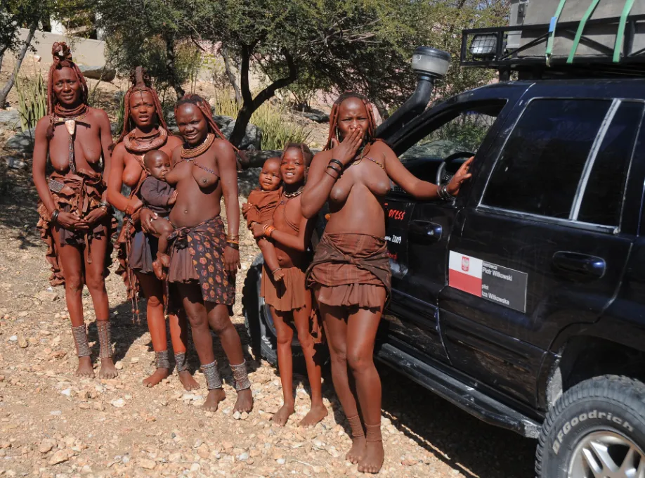 81_himba_namibia_281475a_713631.jpg