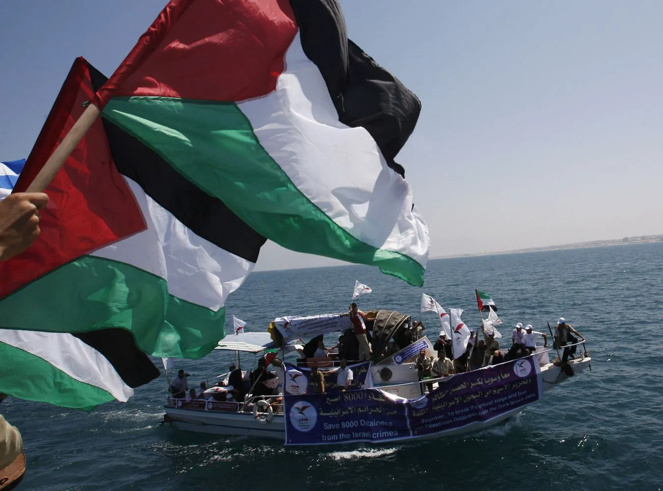 Izraelscy komandosi zabijają. Jest 19 ofiar