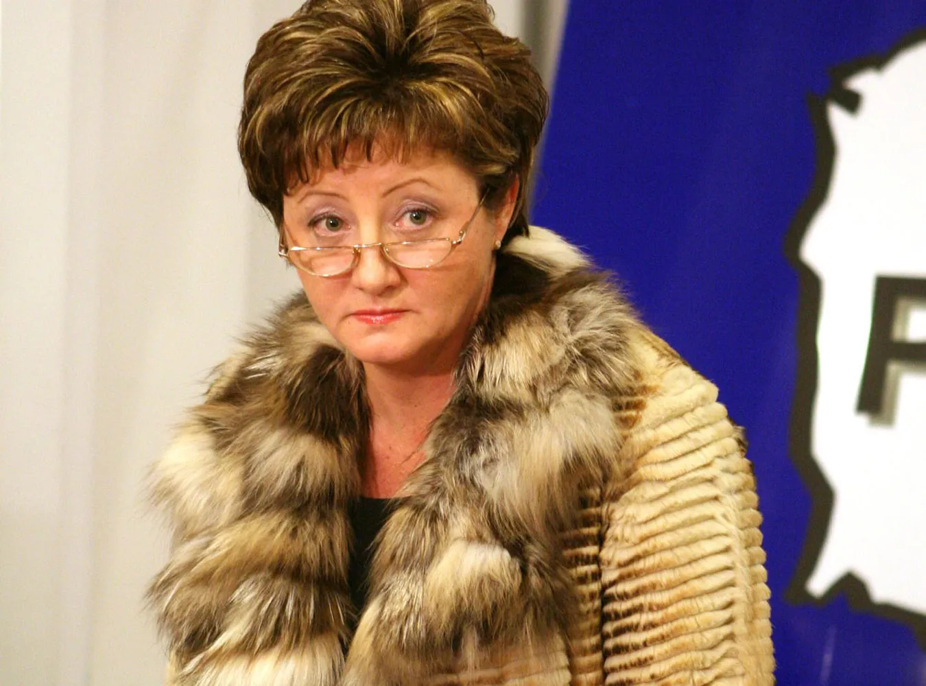 Szefowa pielęgniarek stroi się jak księżna