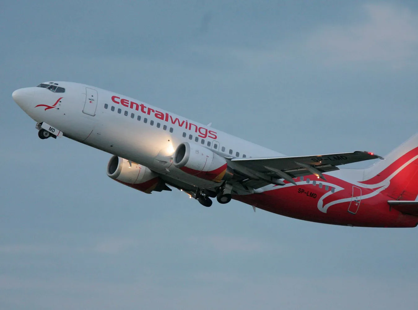 Tanie linie zostawiły pasażerów na lodzie