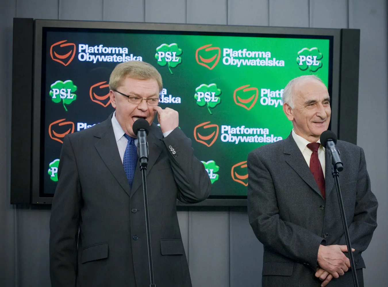 Rząd PO - PSL ma złe oceny, ale się utrzyma