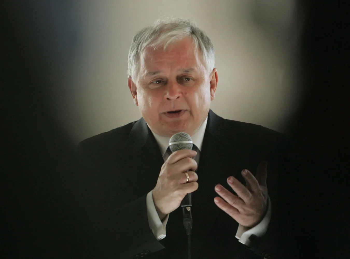 Prezydent do rządu: Ja mianuję ambasadorów