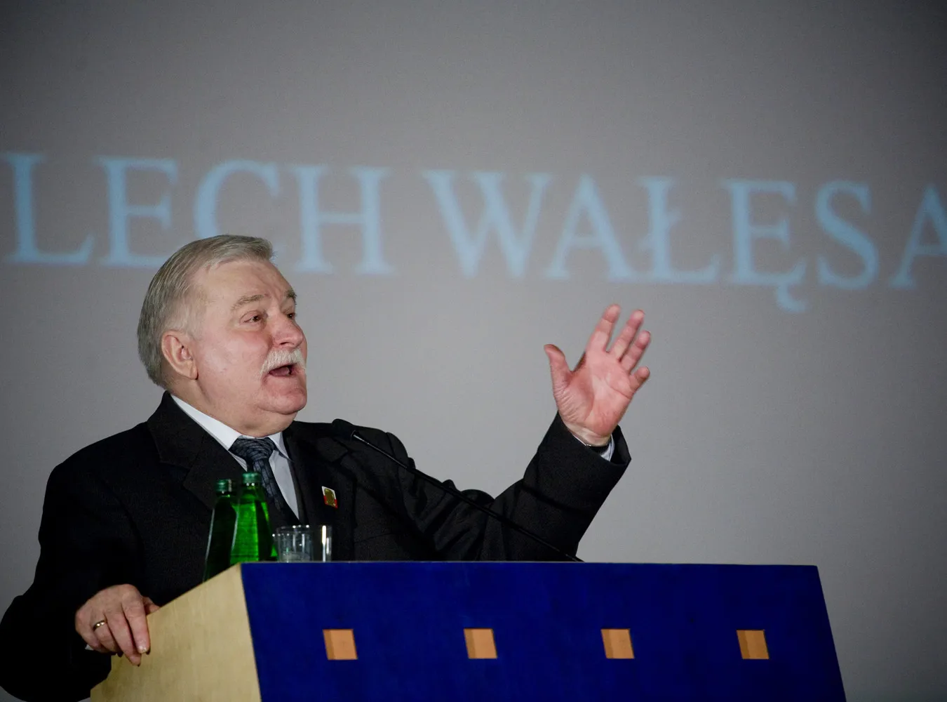 Lech Wałęsa w rok zarobił ponad milion