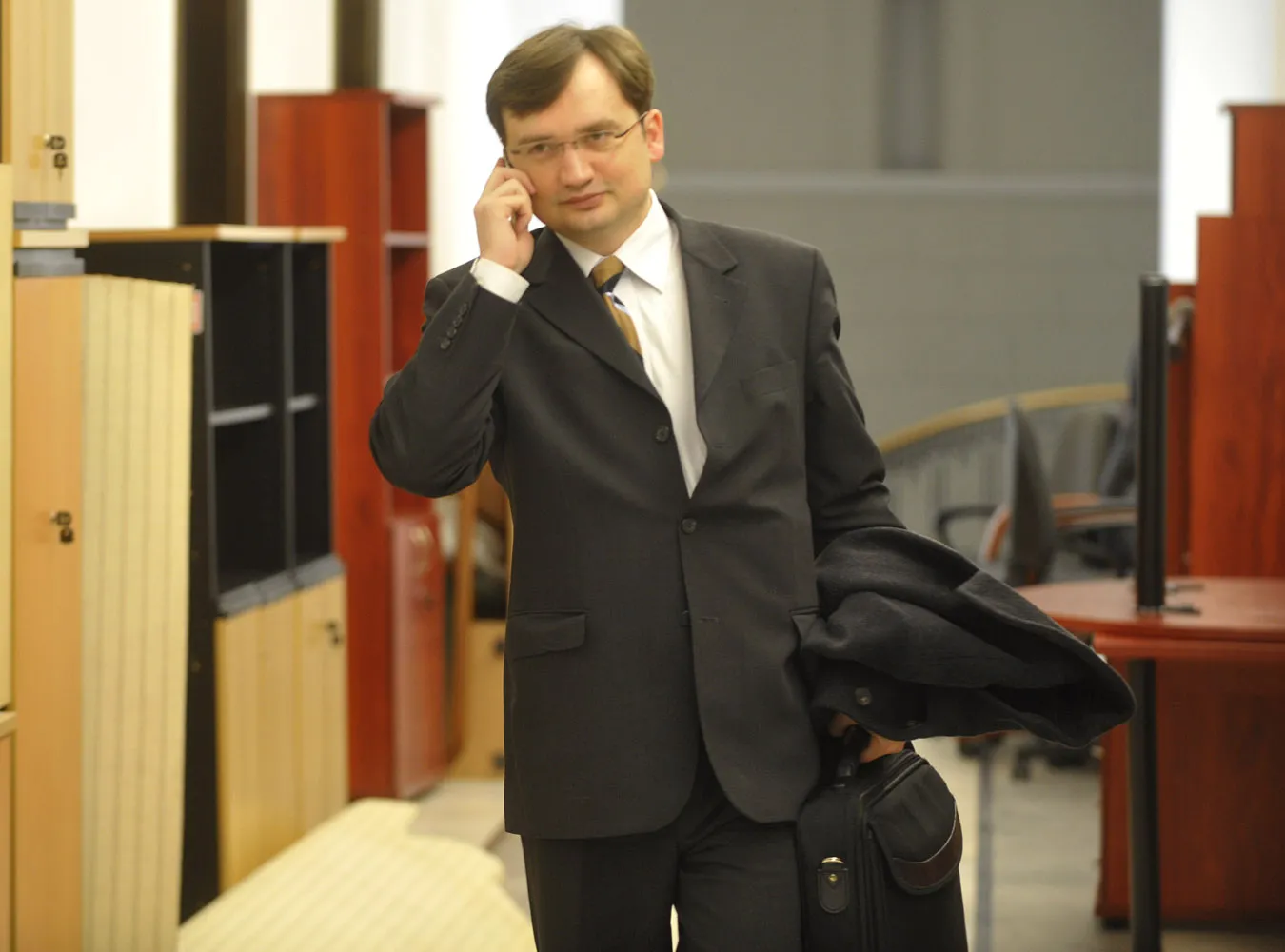 Brudziński: Ziobro powinien zostać w Polsce