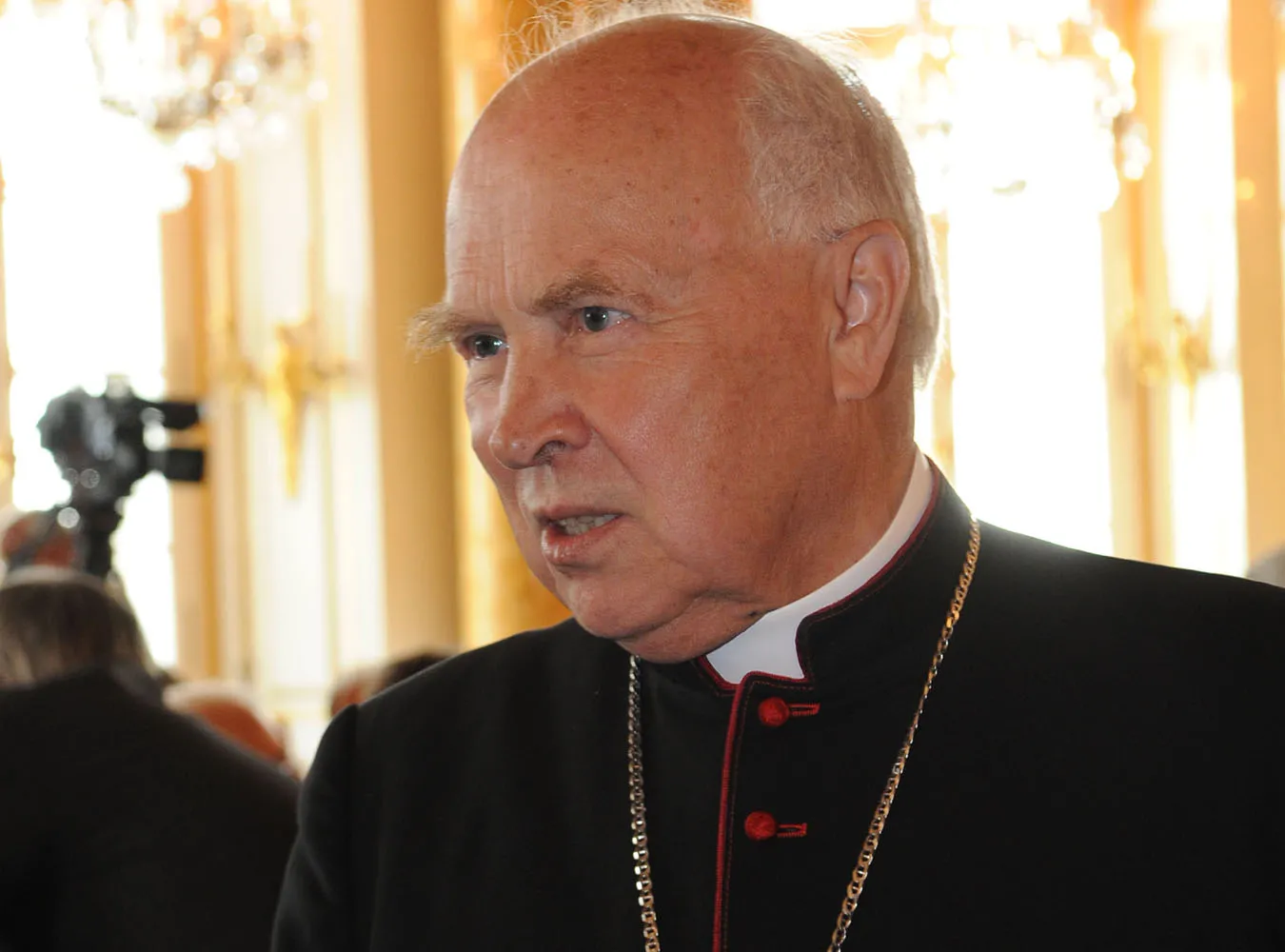 Abp Gocłowski Wałęsa powinien być zaproszony
