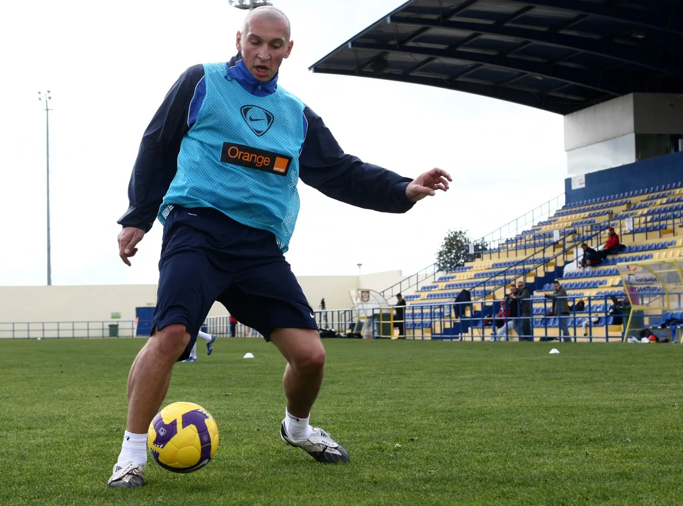 Piłkarz płacze przed lotem jak dziecko