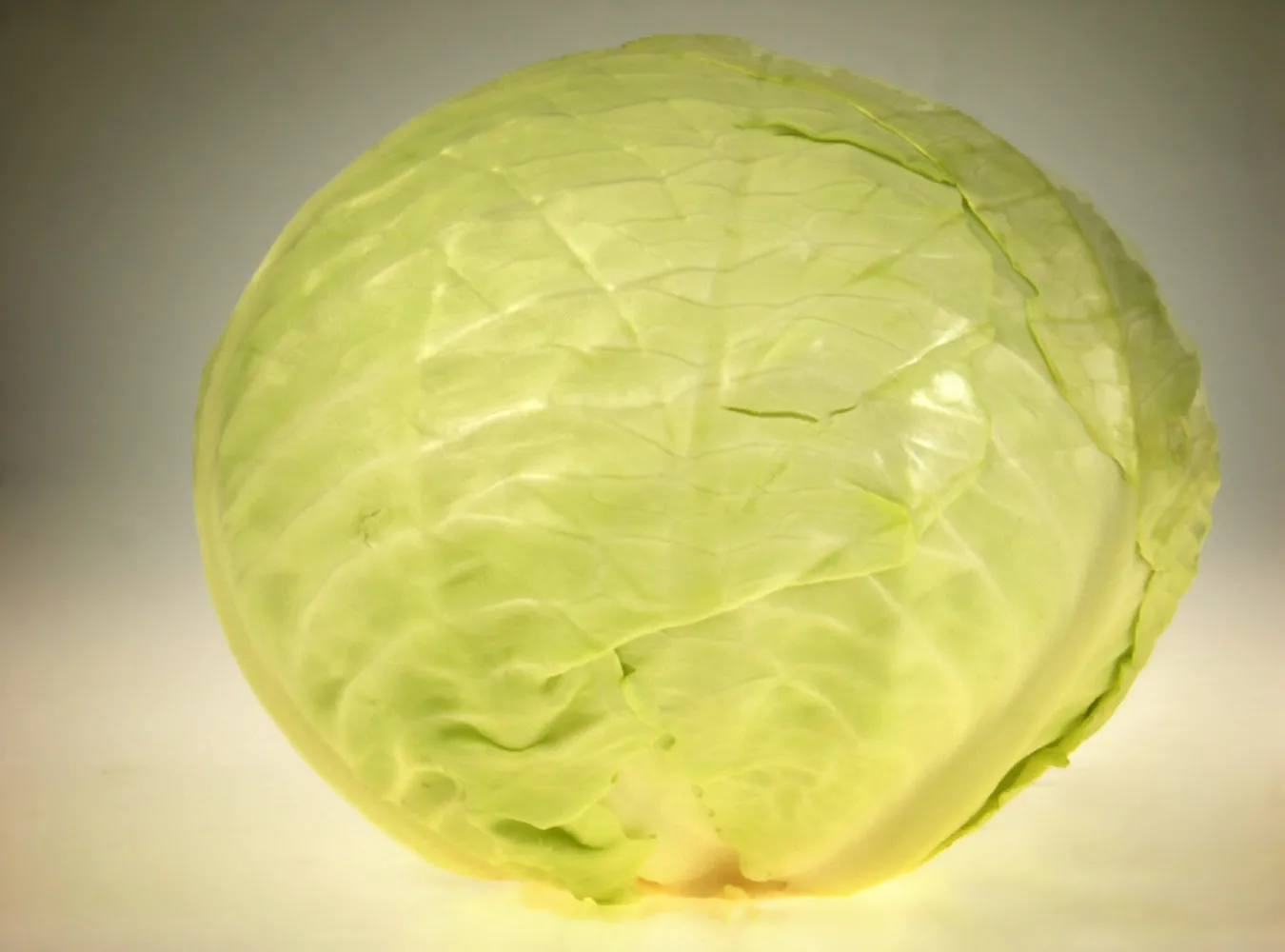 Terroryzują rowerzystów kapustą i jabłkami