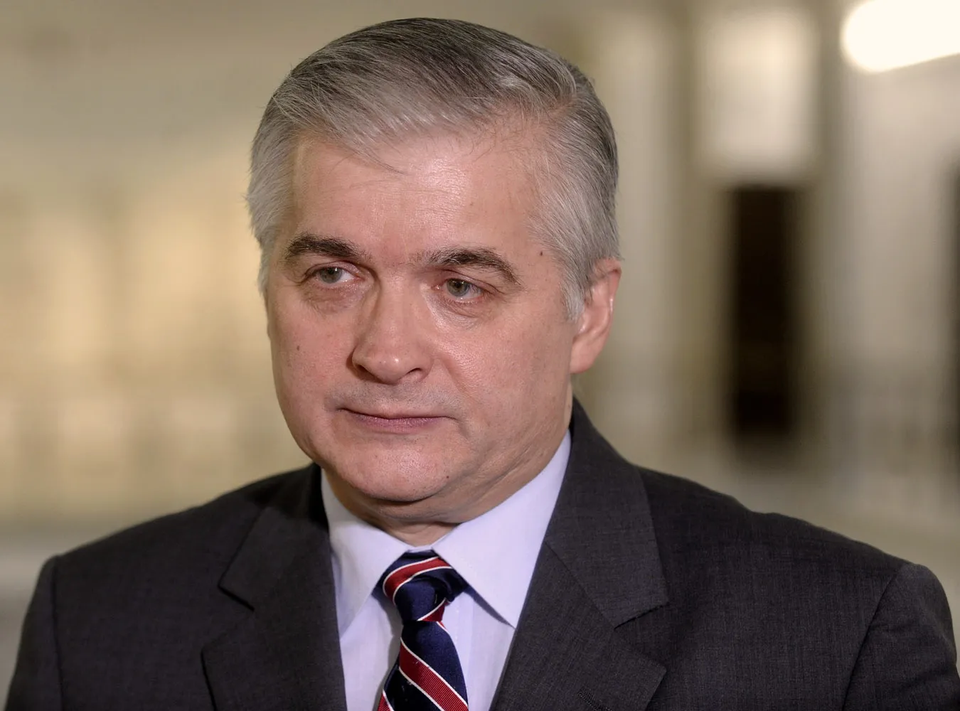 Supertournee Cimoszewicza. Za kasę z MSZ