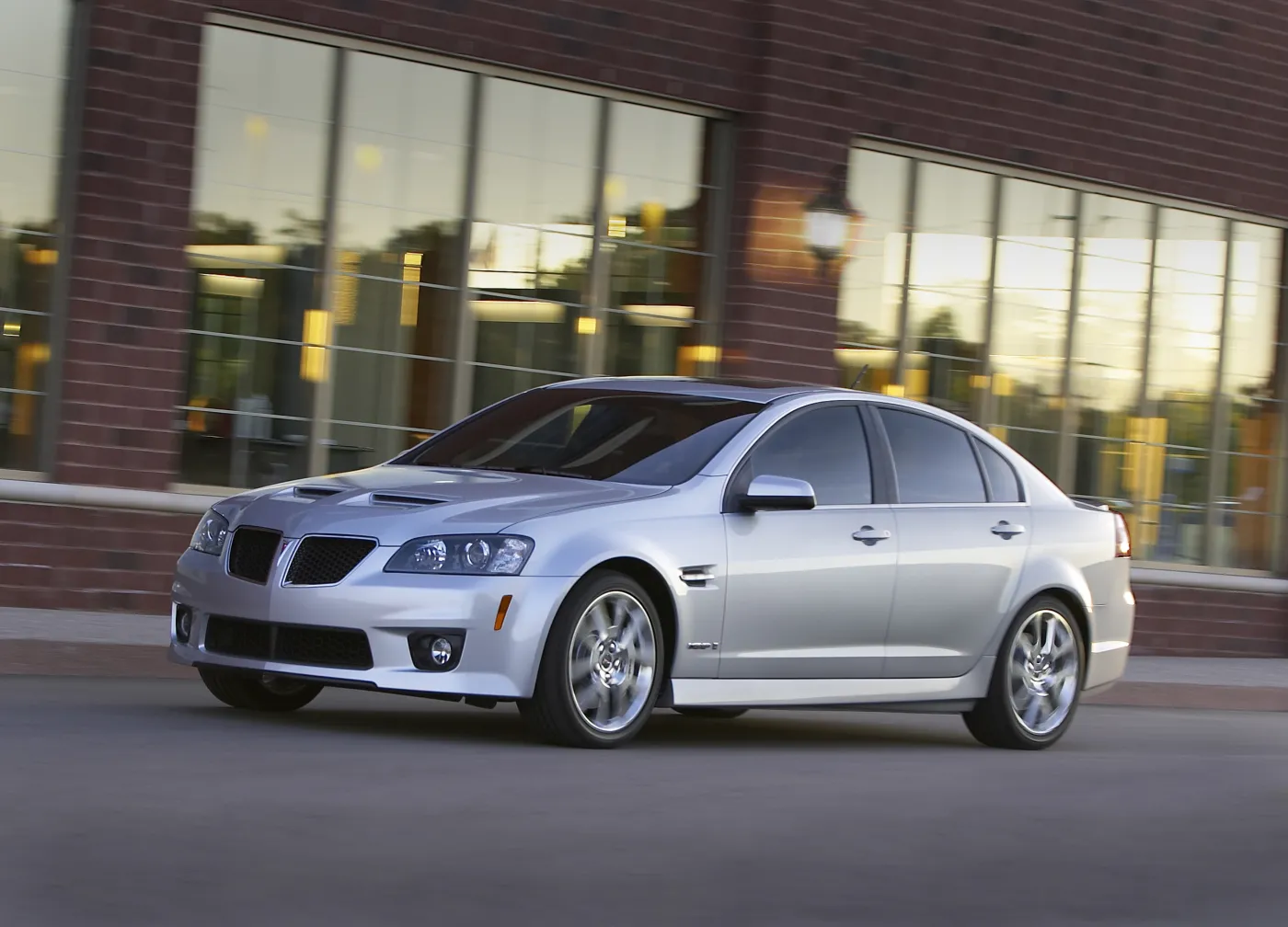 fr_pontiac_g8_159125a_1079600.jpg
