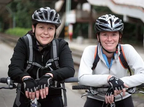 warszawa 25 08 2006rower , rowery , rowerzystki , rowerzystka , Iwona , Agnieszkafot Rafal Meszka