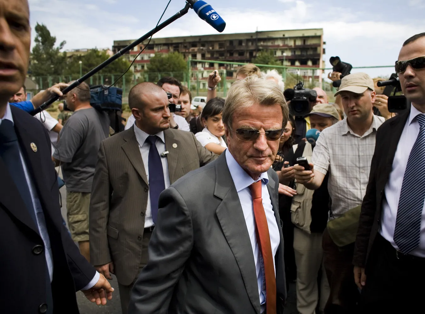 Francuski minister spraw zagranicznych Bernard Kouchner w Gorii