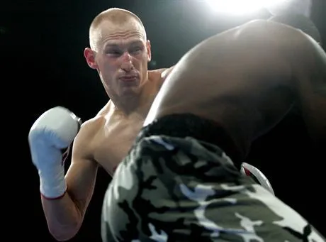 Warszawa, 21.10.2007. Krzysztof Diablo Wodarczyk L w pojedynku o tytuy mistrza Ăşwiata organizacji IBC w wadze junior-ciĂNkiej z Amerykaninem Dominiquem Alexandrem P podczas gali bokserskiej Olympic Casino - Night Of The Champions w Warszawie, 20 bm. gj PAPBartomiej Zborowski