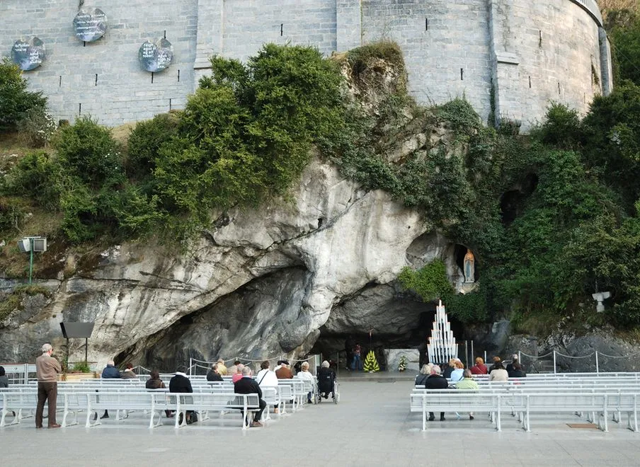 Zamykają grotę w Lourdes. Grozi jej zawalenie