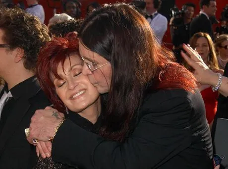 KissTHE 54TH PRIMETIME EMMY AWARDS.THE SHRINE AUDITORIUM, LA.SEP 22 2002.PIC SHOWSOZZY AND SHARON OSBOURNE.