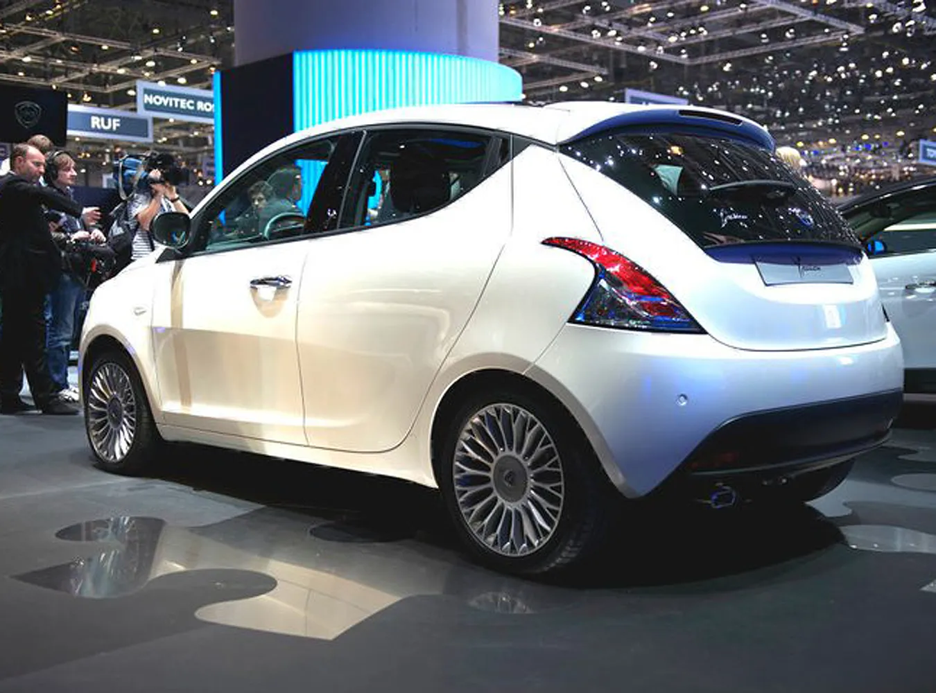1854173-lancia-ypsilon-genewa-1.jpg