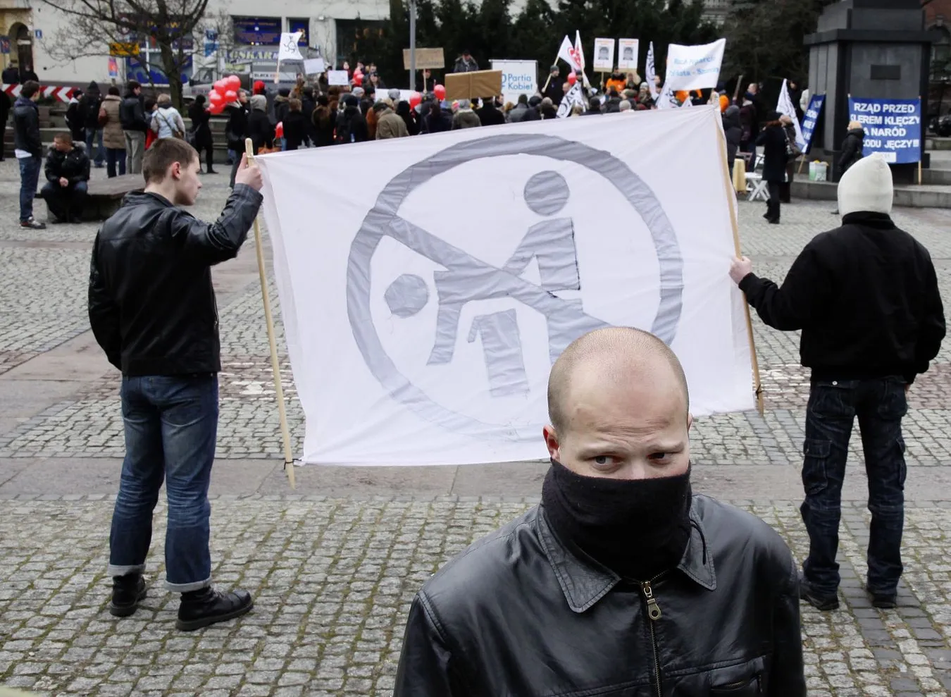 1866323-manify-wyszly-na-ulice.jpg