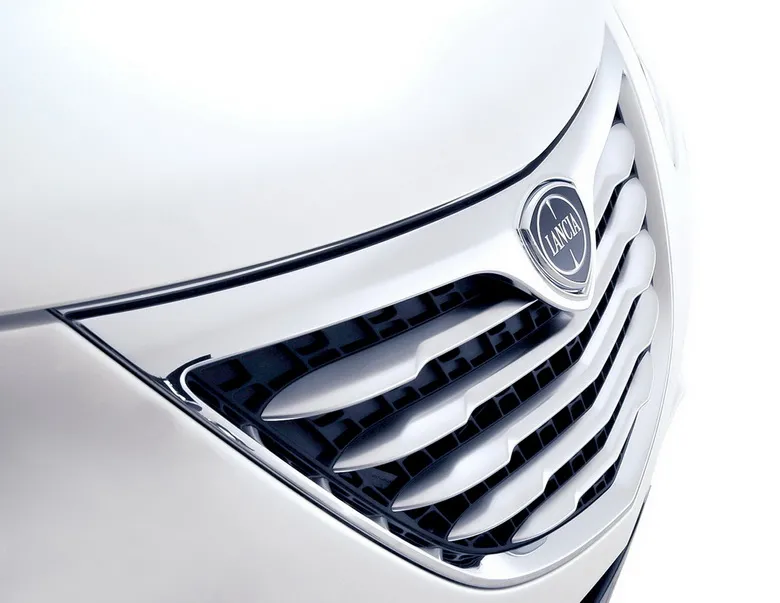 1931070-lancia-ypsilon-nowa-12.jpg