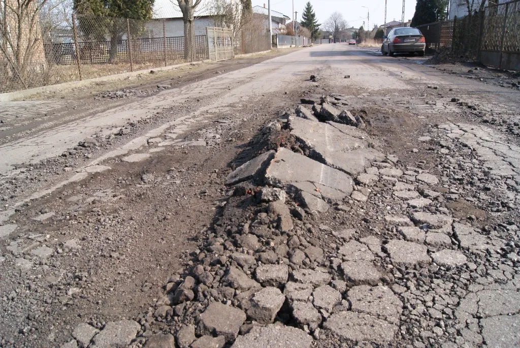 Dziury w drogach! Zobacz, co połamiesz w swoim aucie
