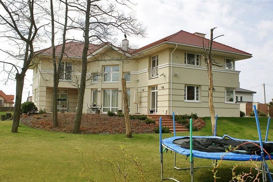 Dom Moniki Richardson