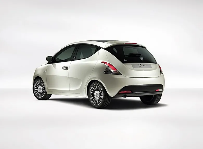 1930864-lancia-ypsilon-nowa-4.jpg